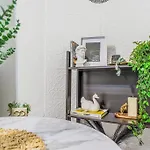 Nightfall Escape - M&n Apartment Bukarest