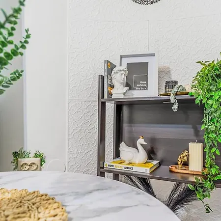 Nightfall Escape - M&n Apartment Bukarest