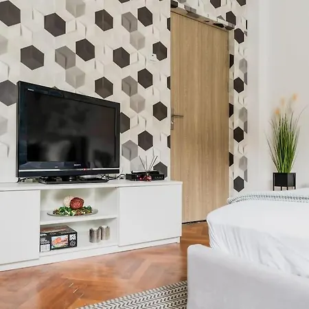 Nightfall Escape - M&n Bucarest