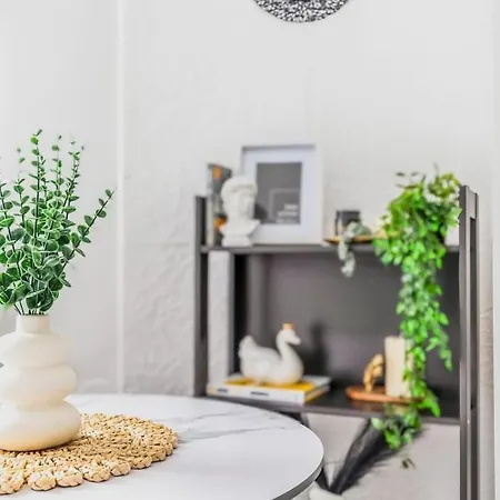 Nightfall Escape - M&n Apartment *