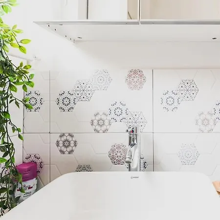 Nightfall Escape - M&n