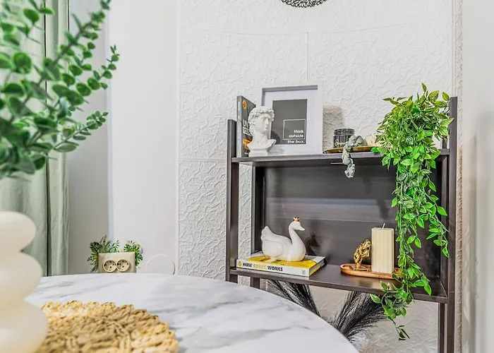 Nightfall Escape - M&n Appartement Boekarest