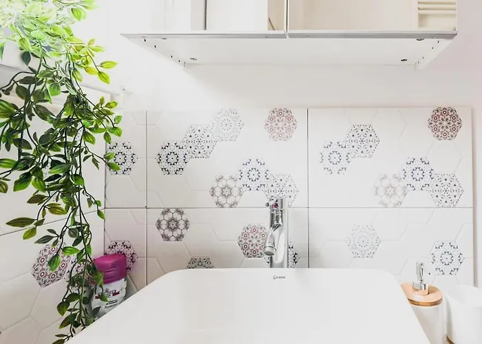 Nightfall Escape - M&n